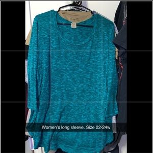 Long sleeve top. Greenish blue.